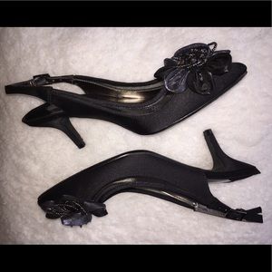 🆕💖 J. Renee Adderley Black Crepe Satin Shoes